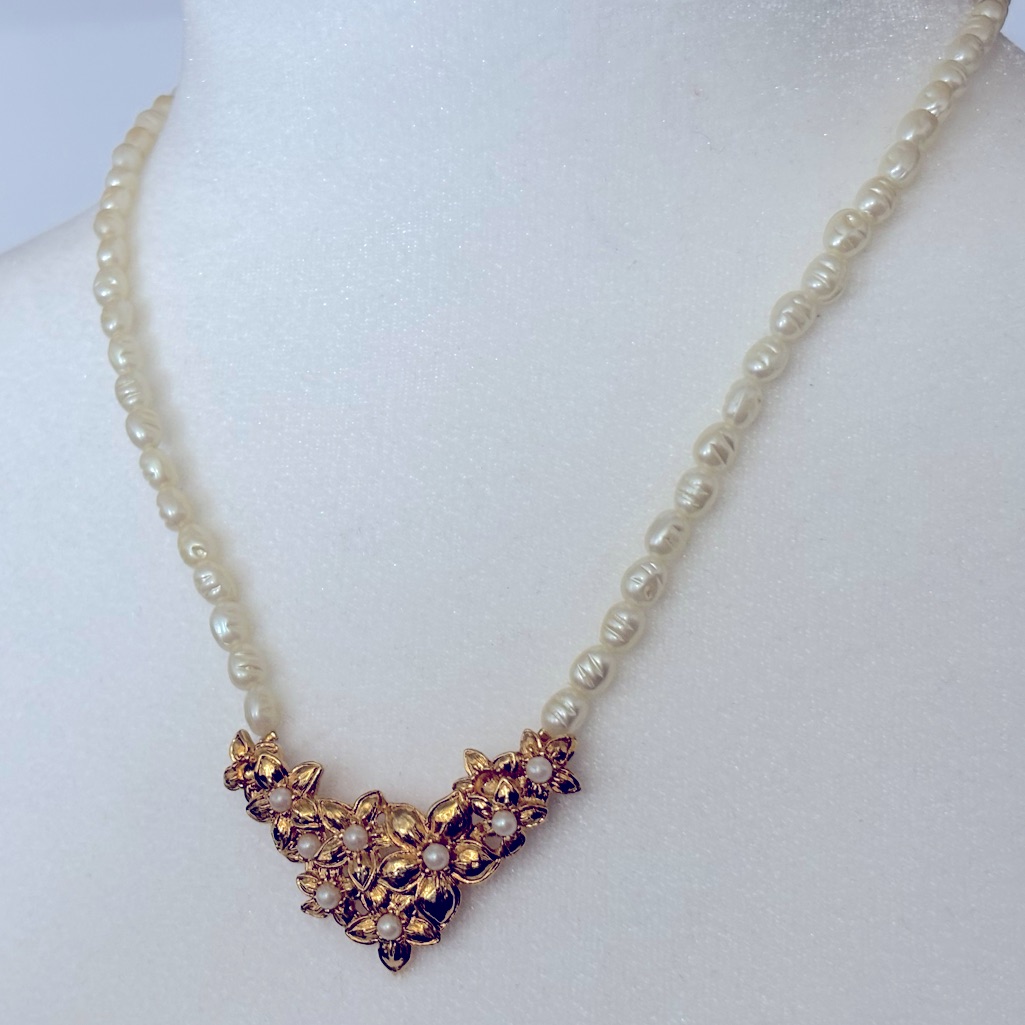 Vintage Avon Pearl Necklace With Gold Flower In V Shape W/Pearls.